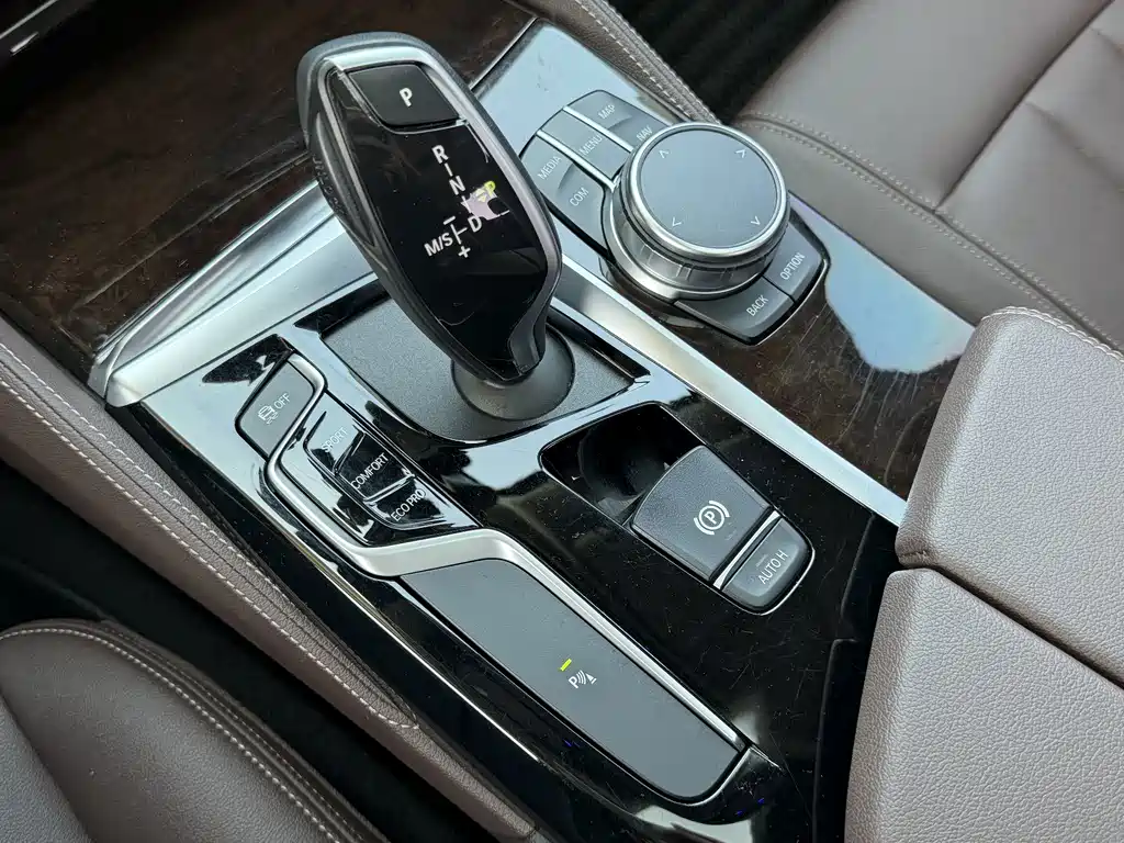 BMW 5 Series — фото 10