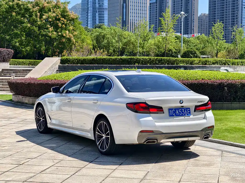 BMW 5 Series — фото 17