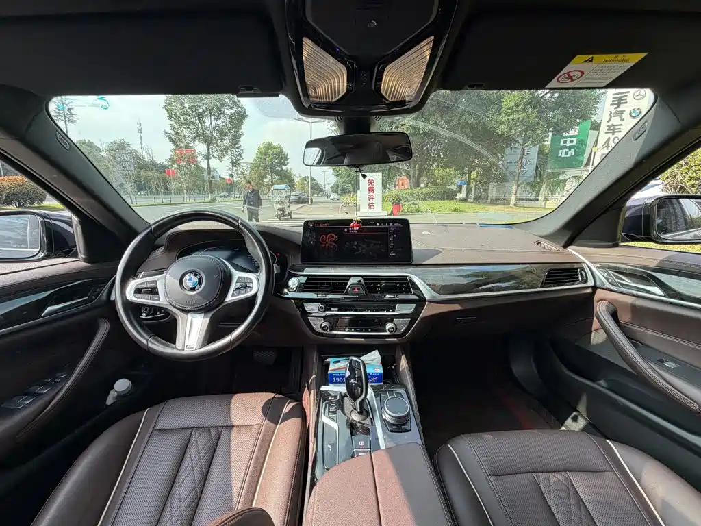 BMW 5 Series — фото 13