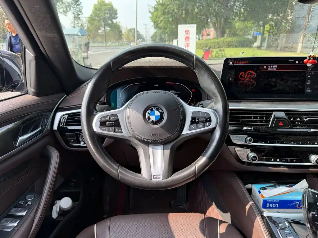 BMW 5 Series — фото 14