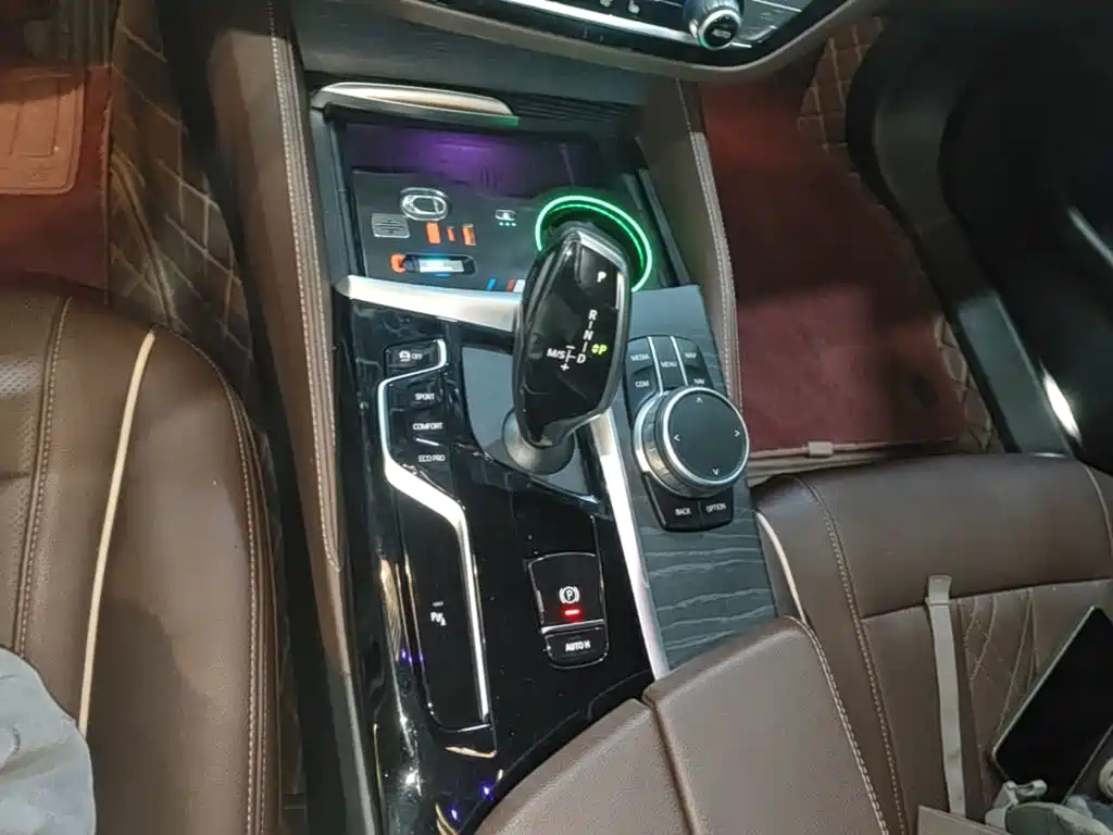 BMW 5 Series — фото 14