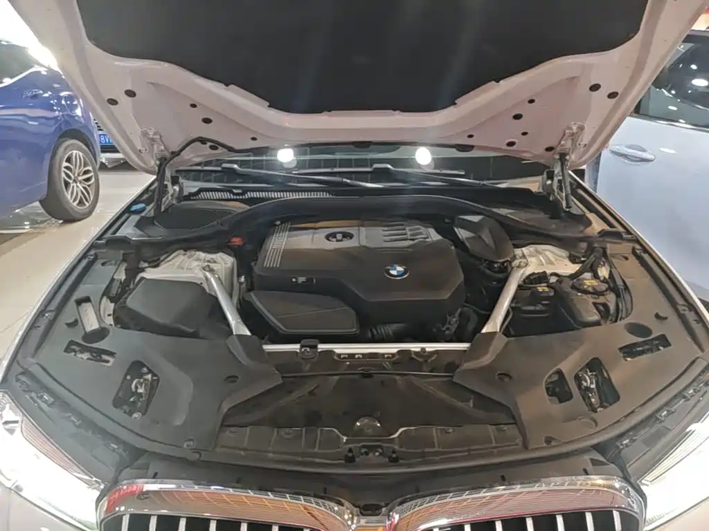 BMW 5 Series — фото 20