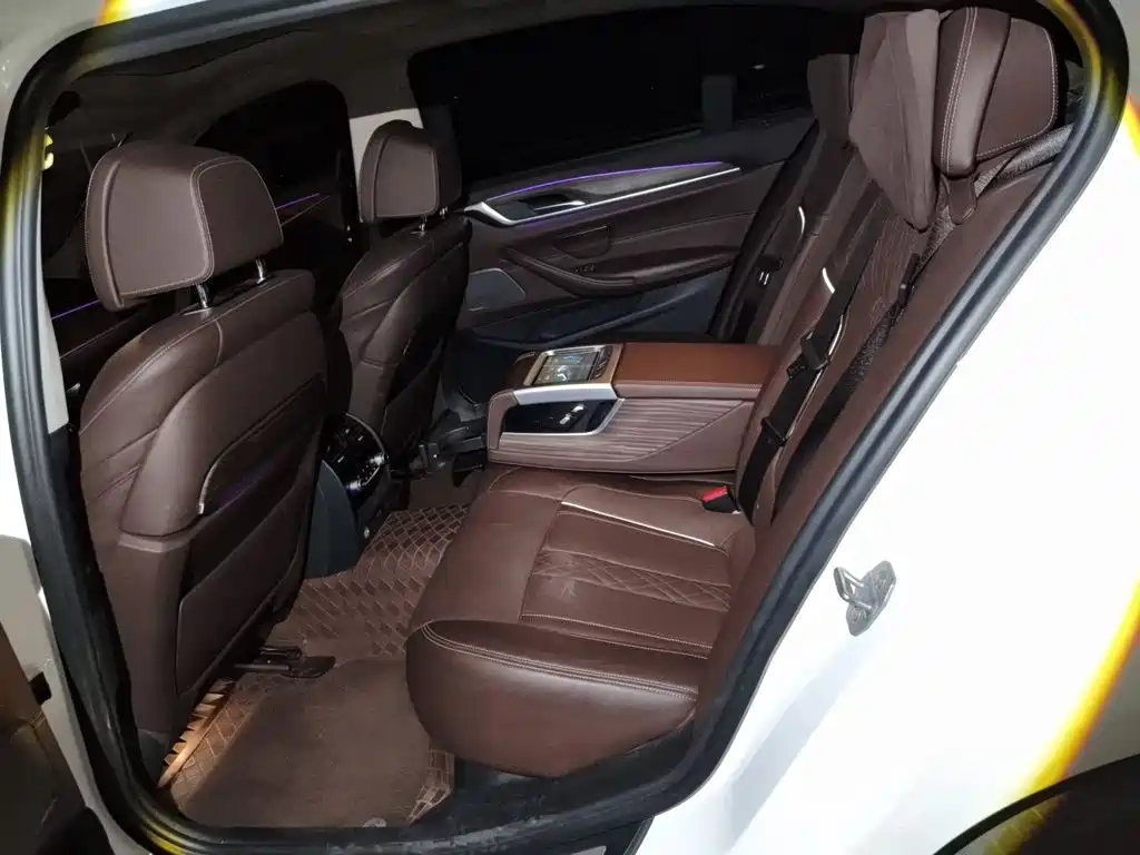 BMW 5 Series — фото 15