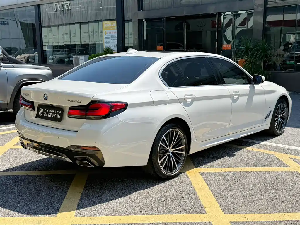 BMW 5 Series — фото 5