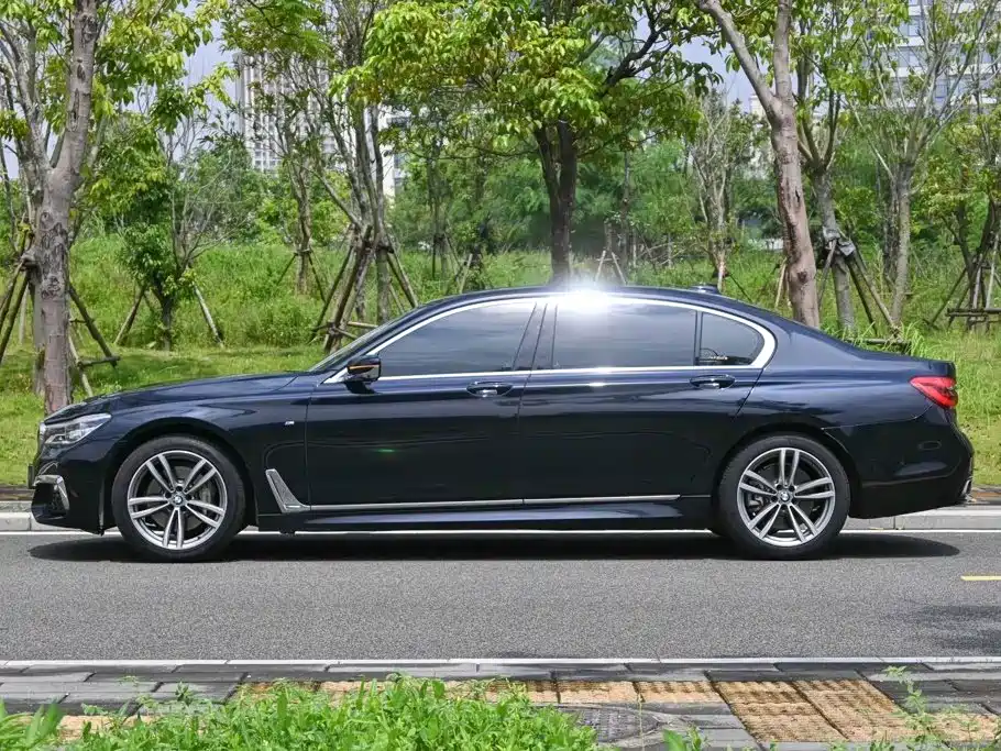 BMW 7 Series — фото 2