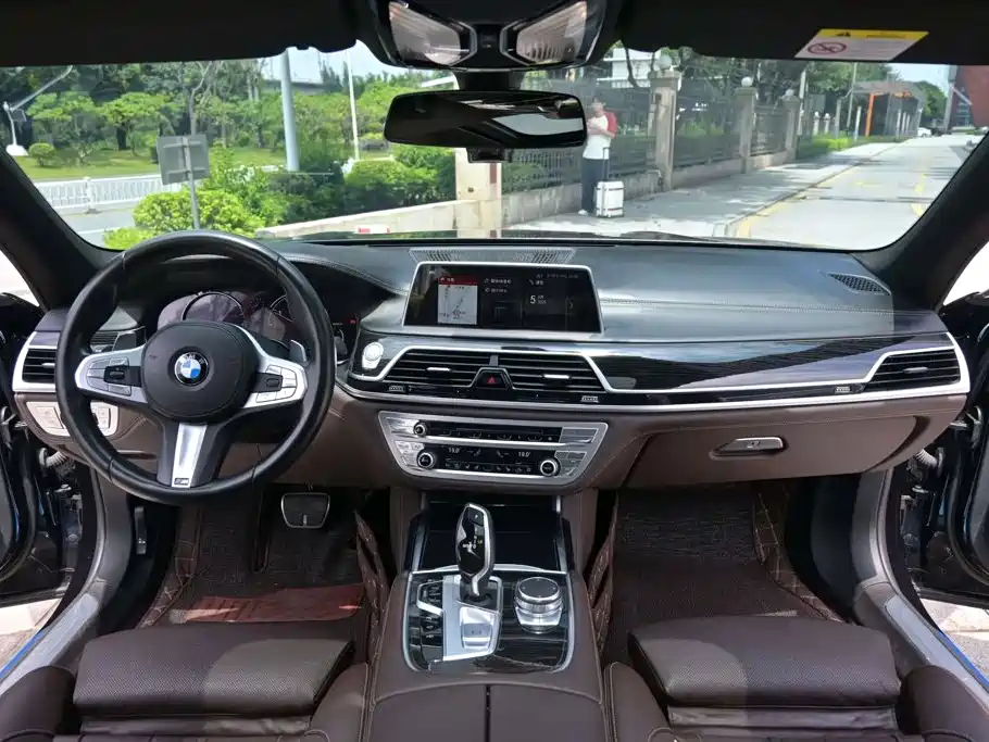 BMW 7 Series — фото 4
