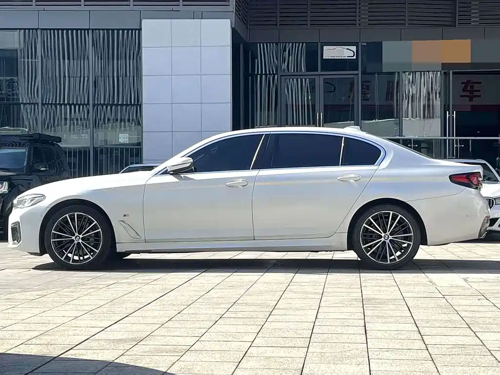 BMW 5 Series — фото 8
