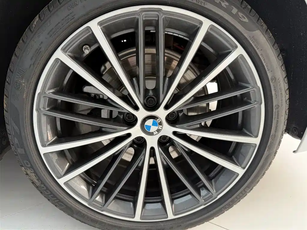 BMW 5 Series — фото 3