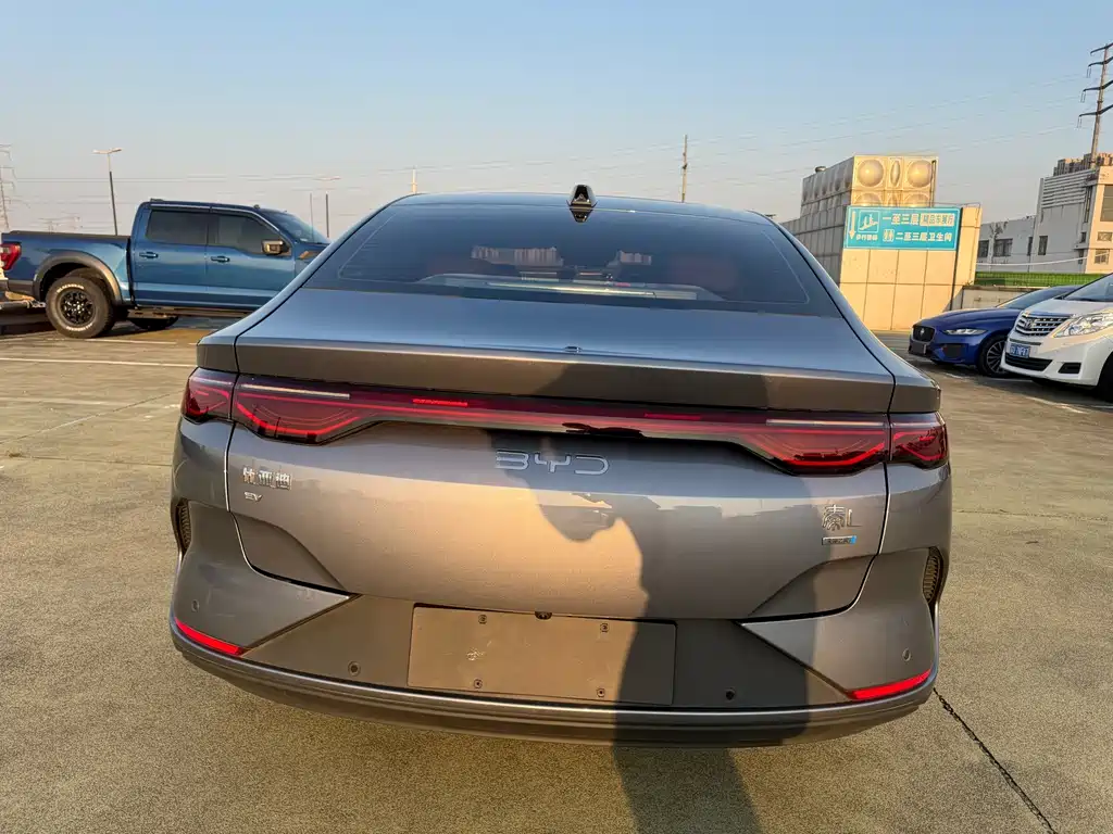 BYD Qin L — фото 6