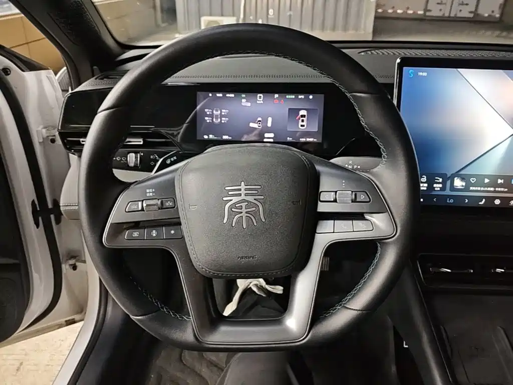 BYD Qin L — фото 11