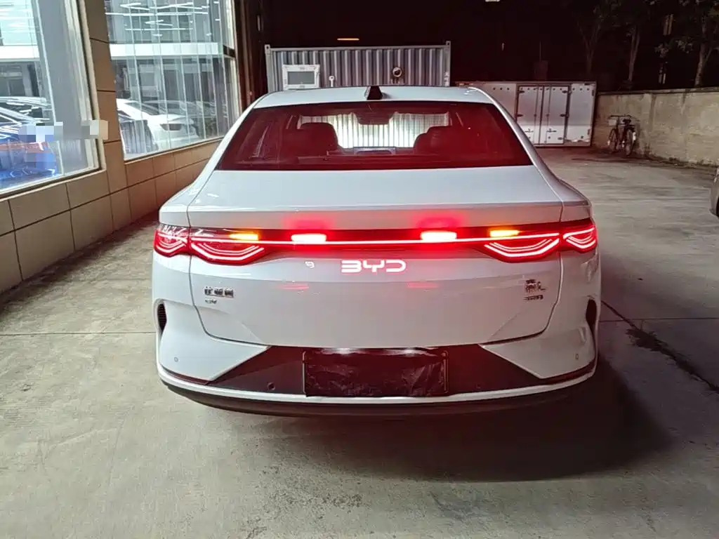 BYD Qin L — фото 6