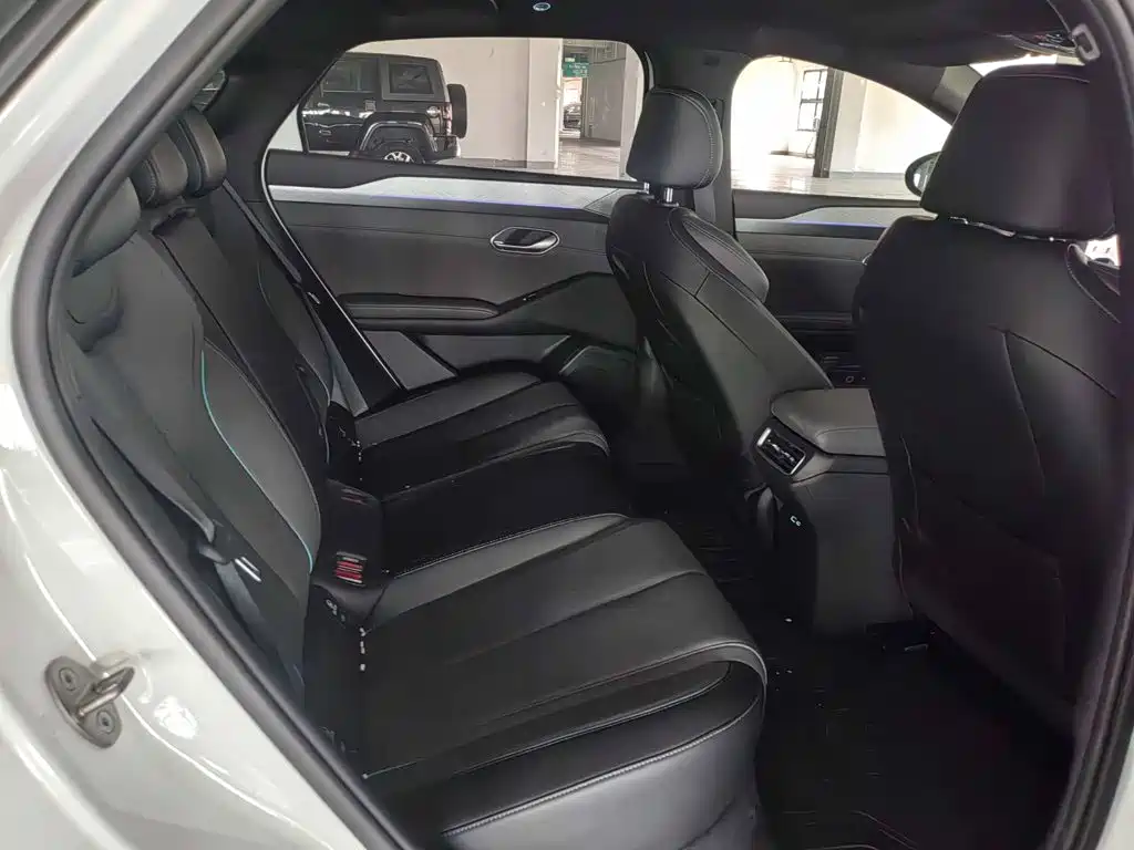 BYD Qin L — фото 10