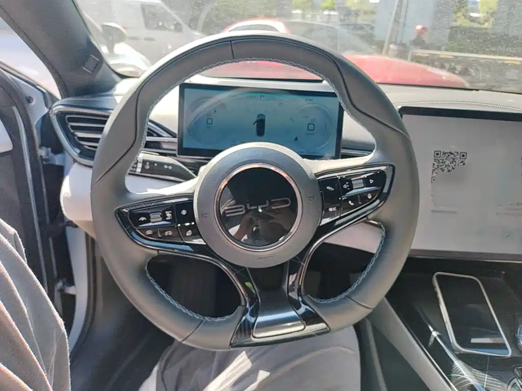 BYD Seal — фото 11