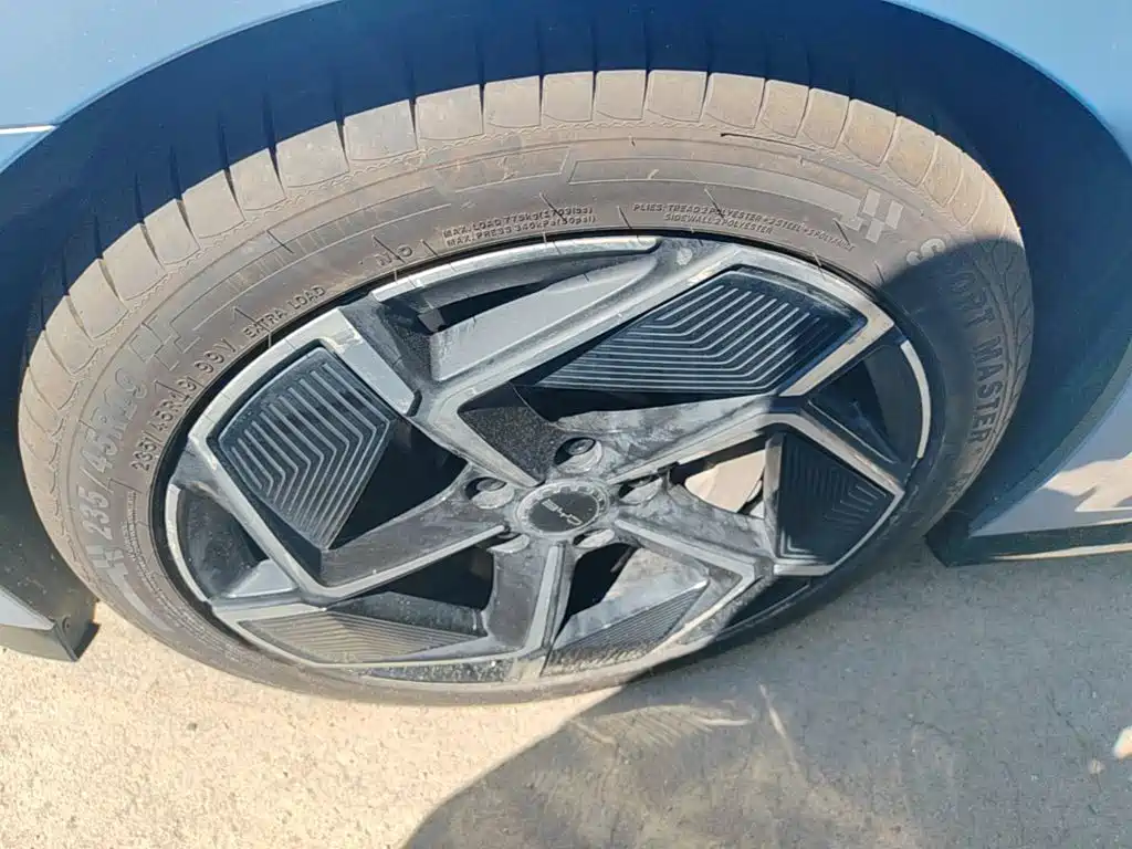 BYD Seal — фото 23