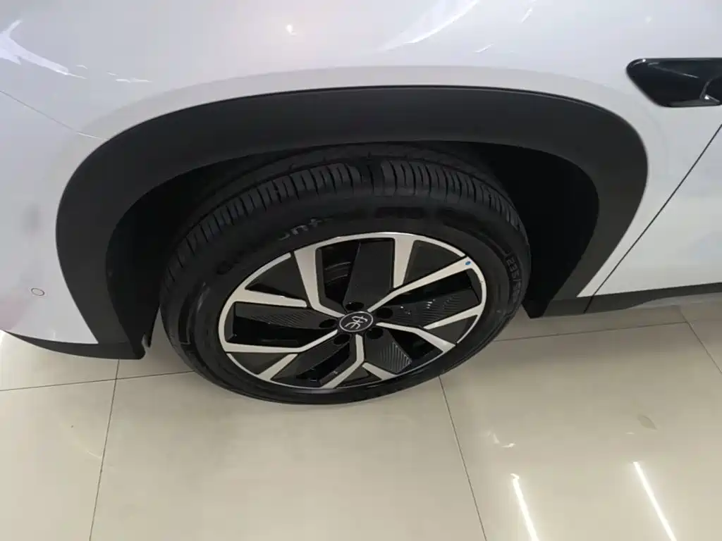 BYD L DM-i — фото 23