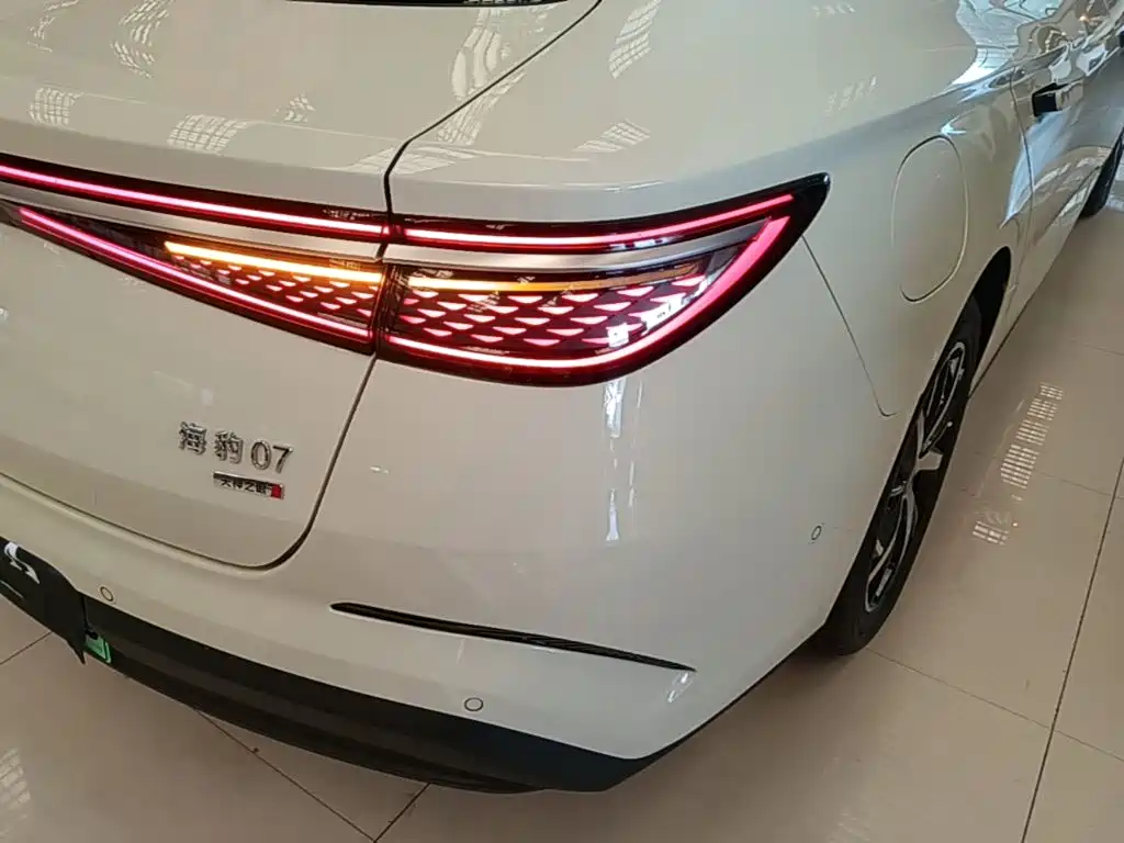 BYD Seal 07 DM-i — фото 8