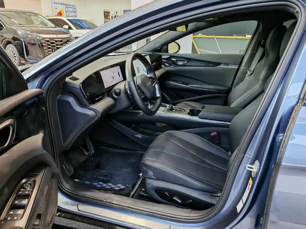 BYD Seal — фото 11