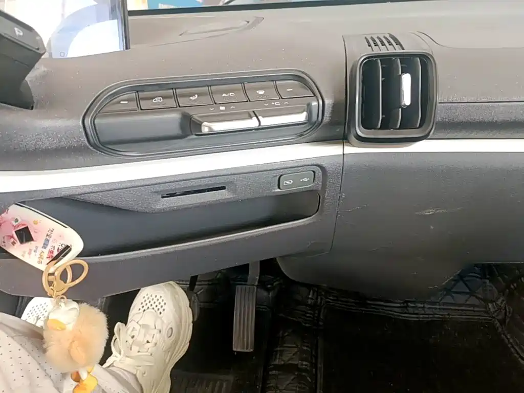 Baojun KiWi EV — фото 13