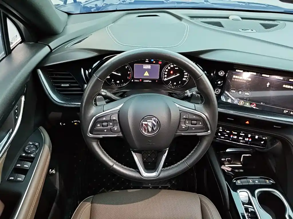 Buick Envision Plus — фото 11