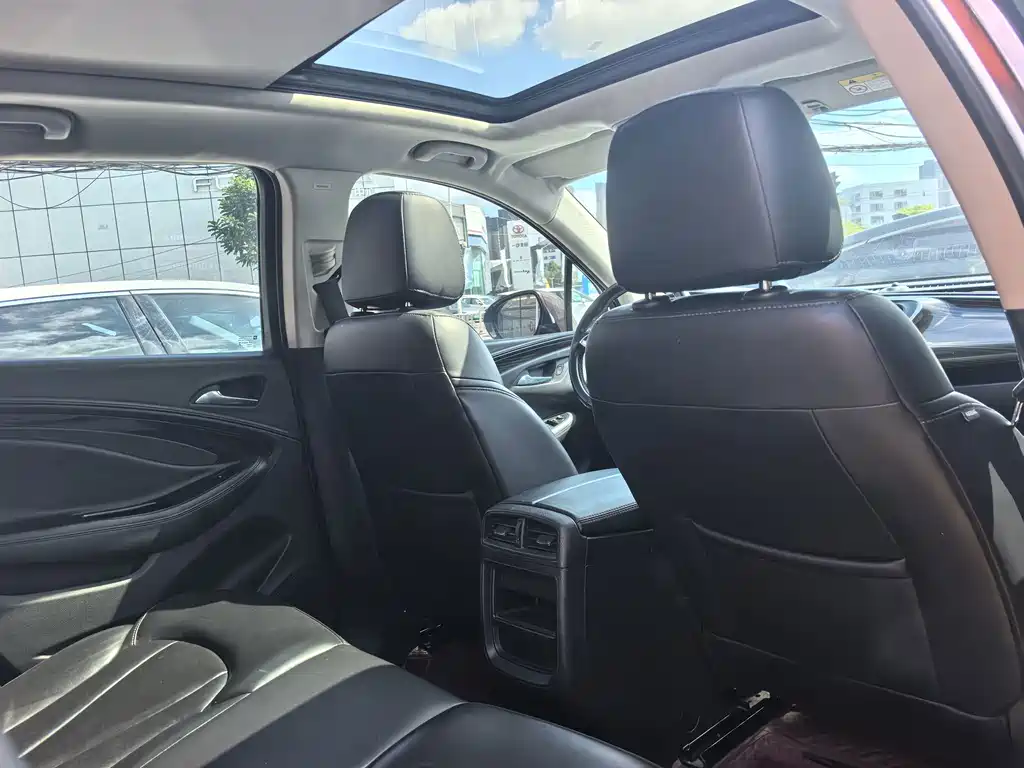 Buick Envision Plus — фото 4