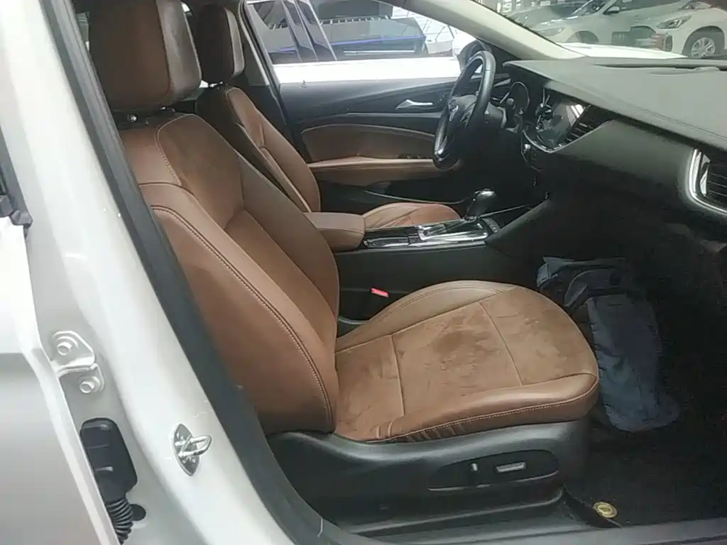 Buick Regal — фото 25