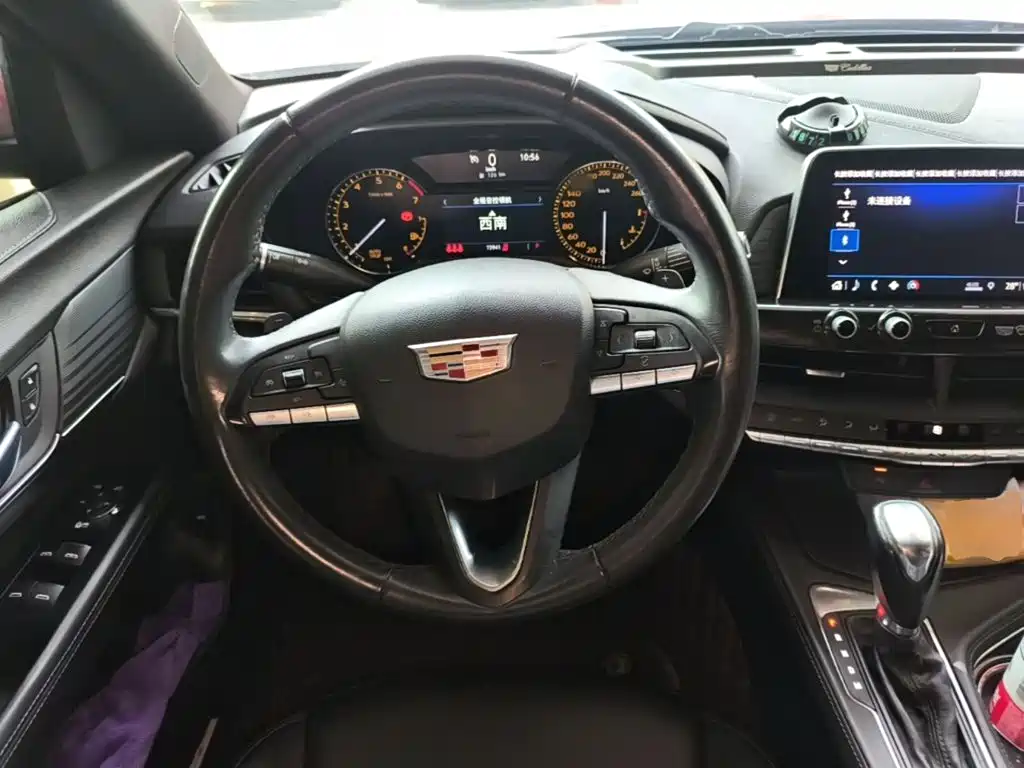 Cadillac CT4 — фото 11