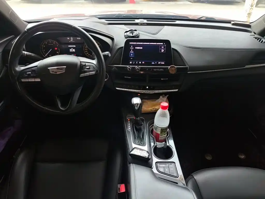 Cadillac CT4 — фото 10