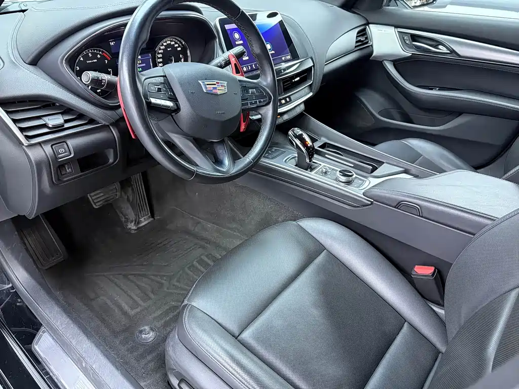 Cadillac CT5 — фото 10