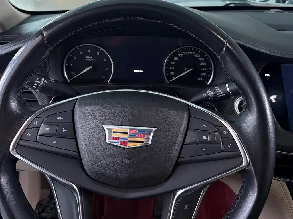 Cadillac CT6 — фото 13