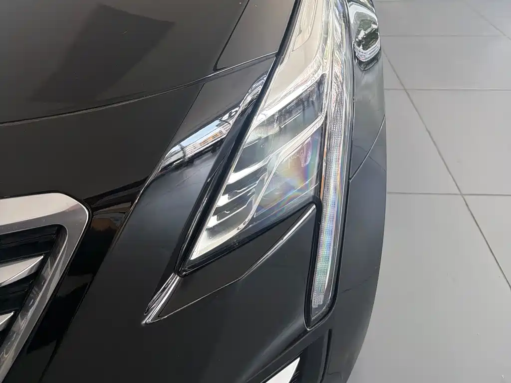 Cadillac CT6 — фото 10