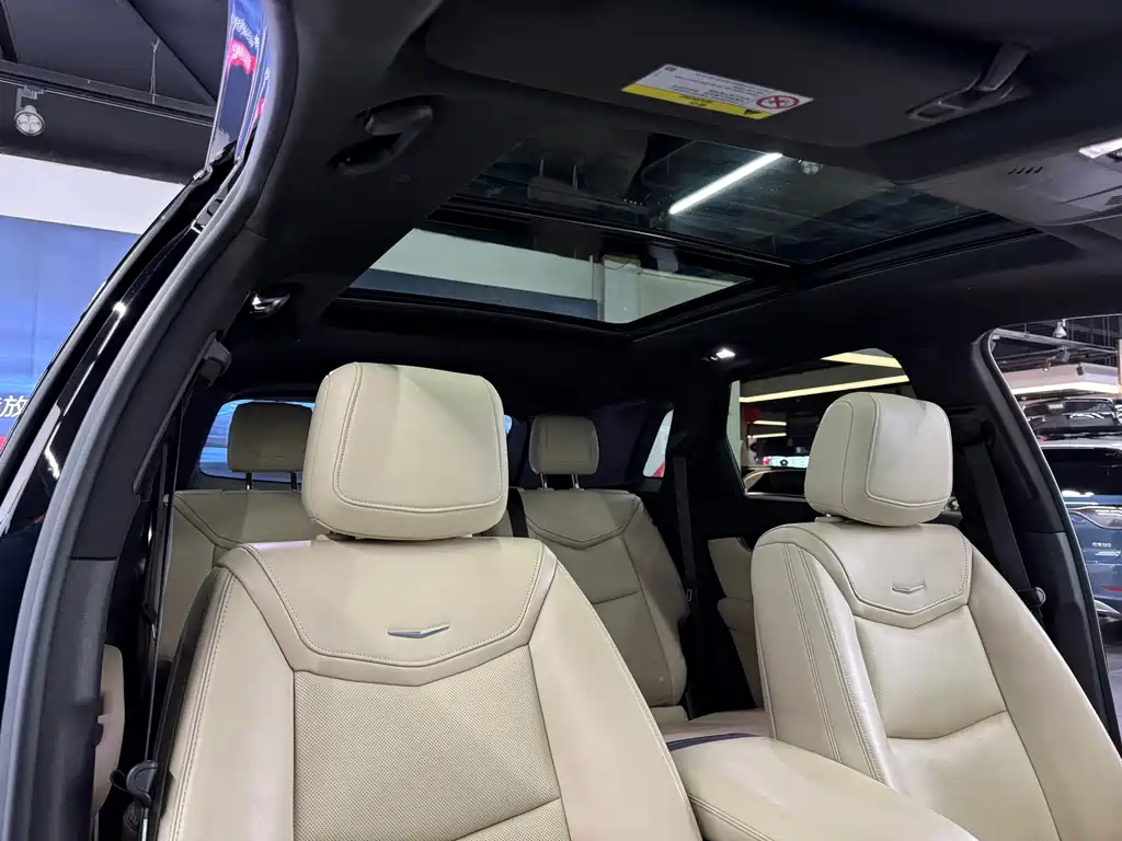 Cadillac XT5 — фото 11