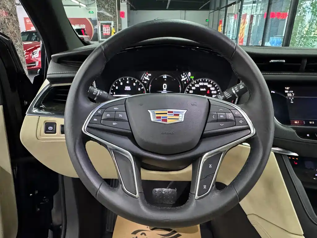Cadillac XT5 — фото 14