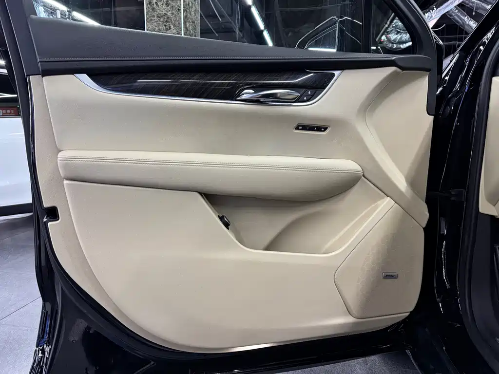 Cadillac XT5 — фото 6