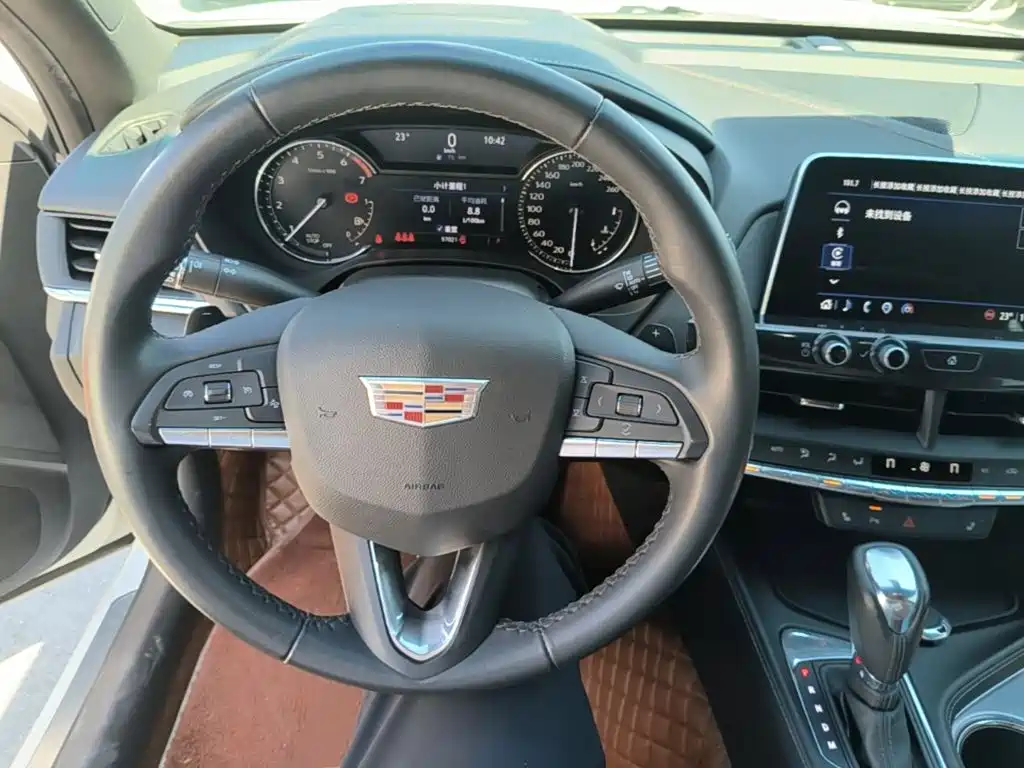 Cadillac CT4 — фото 11