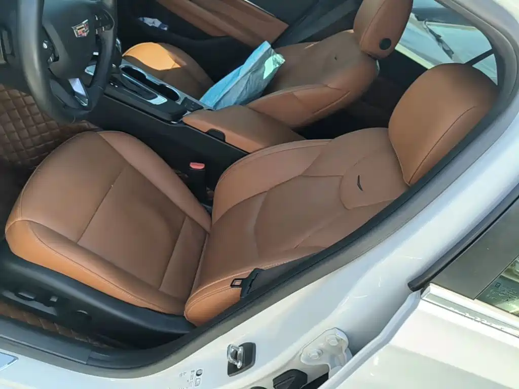 Cadillac CT4 — фото 15