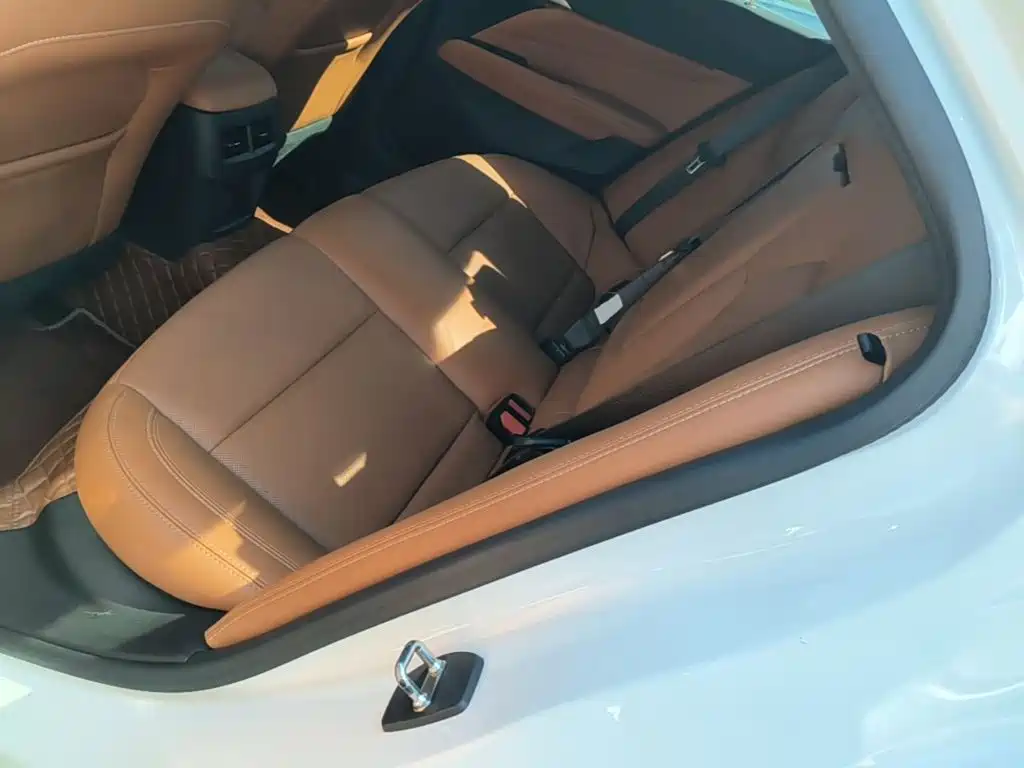 Cadillac CT4 — фото 17
