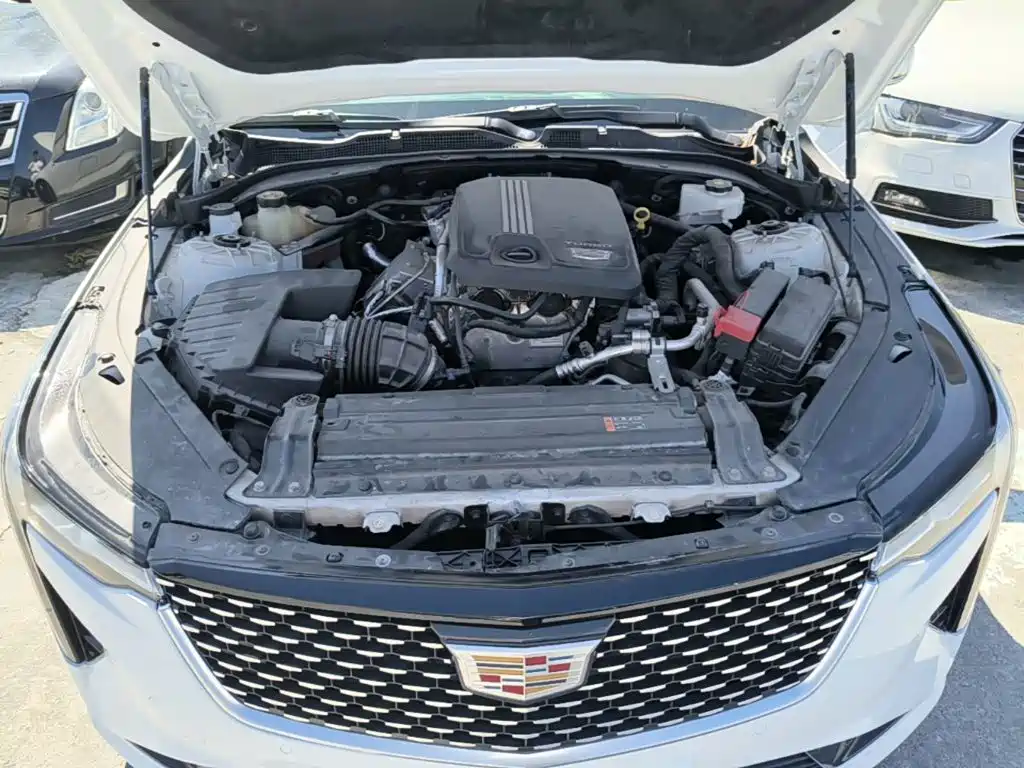 Cadillac CT4 — фото 20