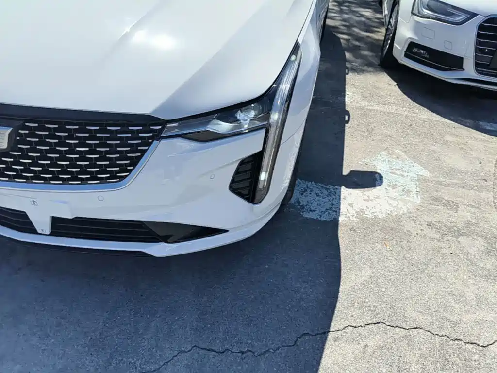 Cadillac CT4 — фото 24
