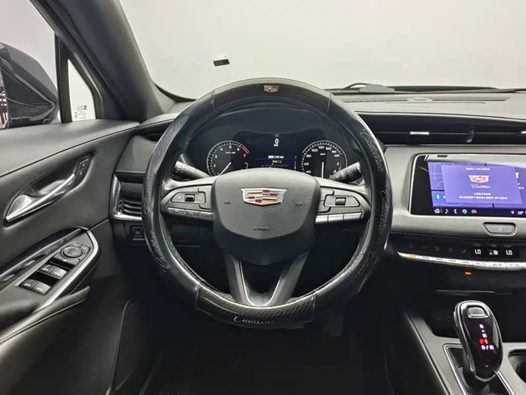 Cadillac XT4 — фото 6