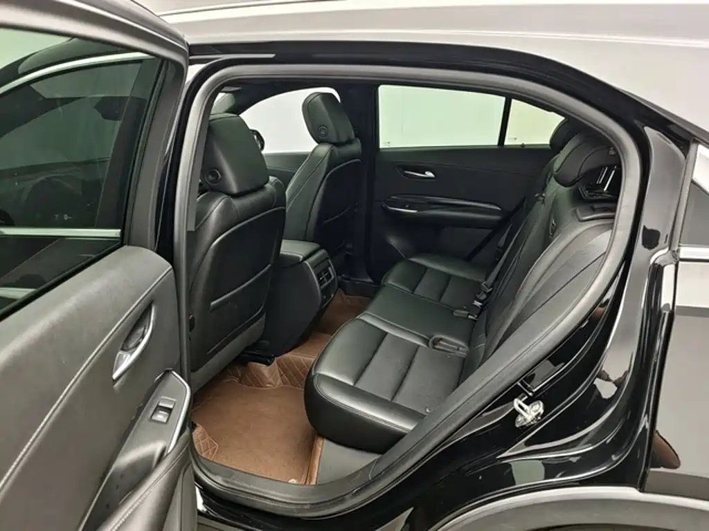 Cadillac XT4 — фото 8