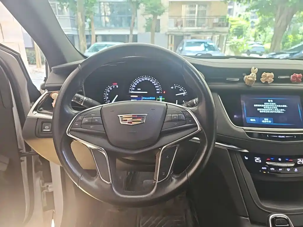 Cadillac XT5 — фото 11