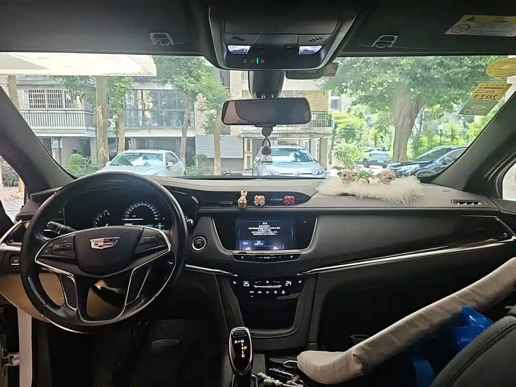 Cadillac XT5 — фото 10