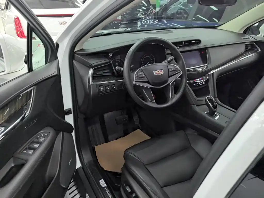 Cadillac XT5 — фото 16