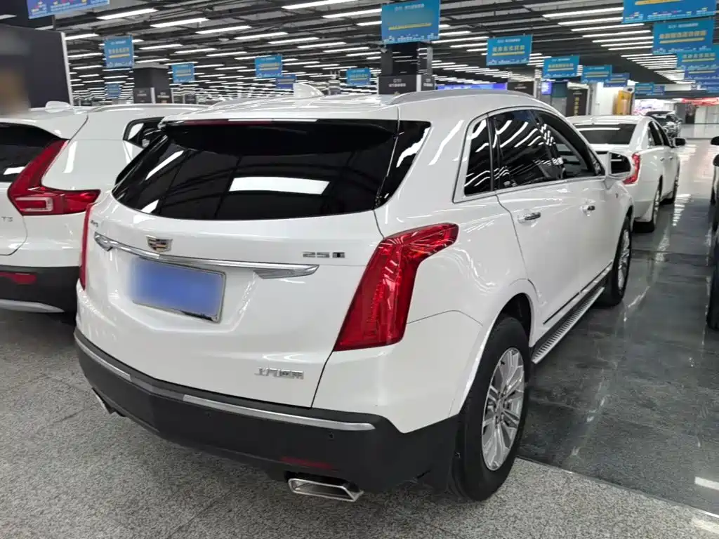 Cadillac XT5 — фото 7