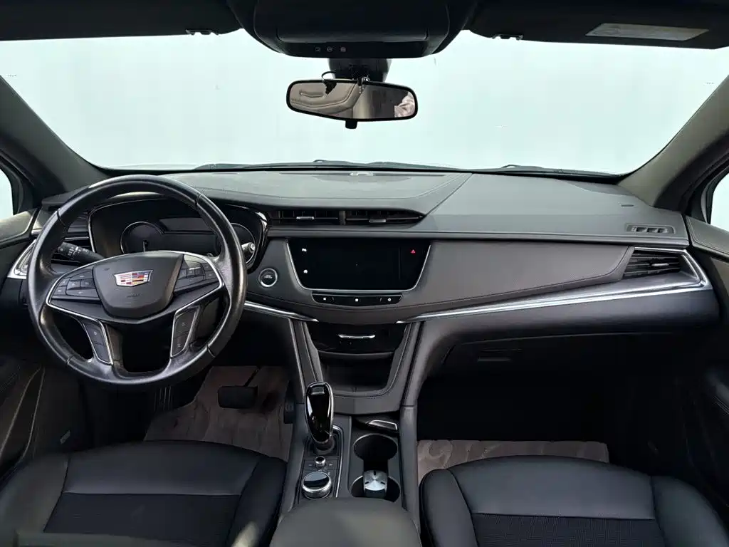 Cadillac XT5 — фото 11