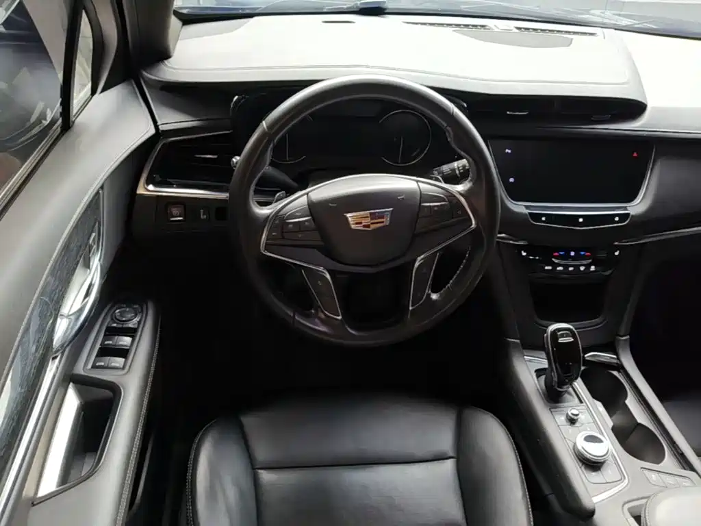Cadillac XT5 — фото 11