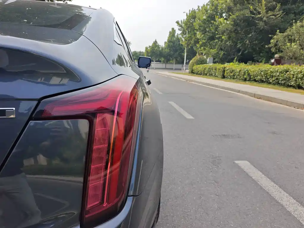 Cadillac CT5 — фото 10