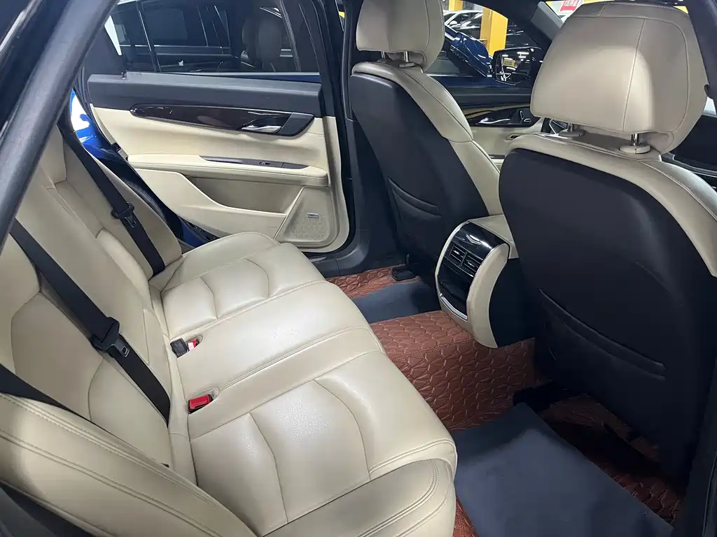 Cadillac CT6 — фото 11