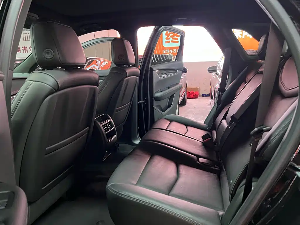 Cadillac XT5 — фото 11