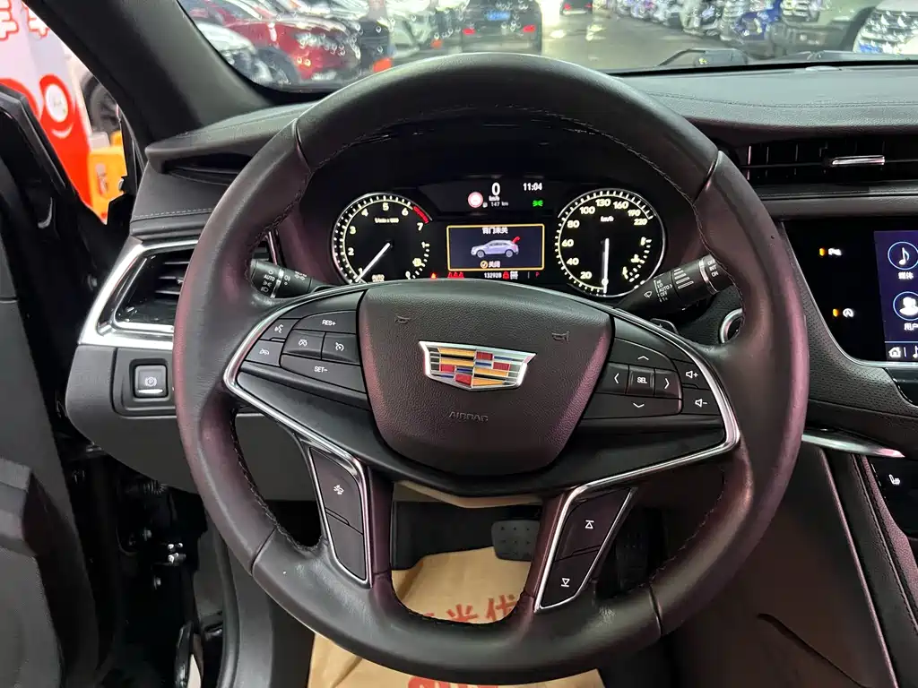 Cadillac XT5 — фото 13